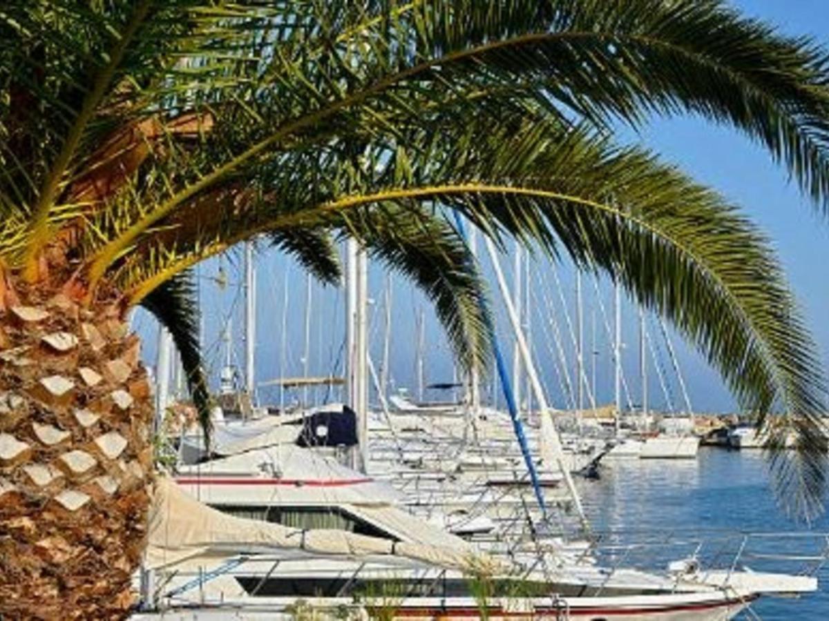 Studio Climatise Au Lavandou Avec Terrasse, Parking Et Environnement Calme - 3 Couchages - Fr-1-251-167 Le Lavandou Buitenkant foto
